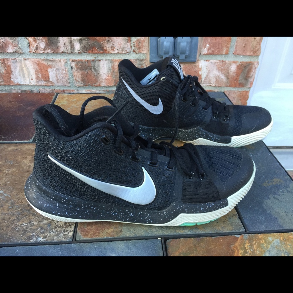 Nice Nike pair 8,5